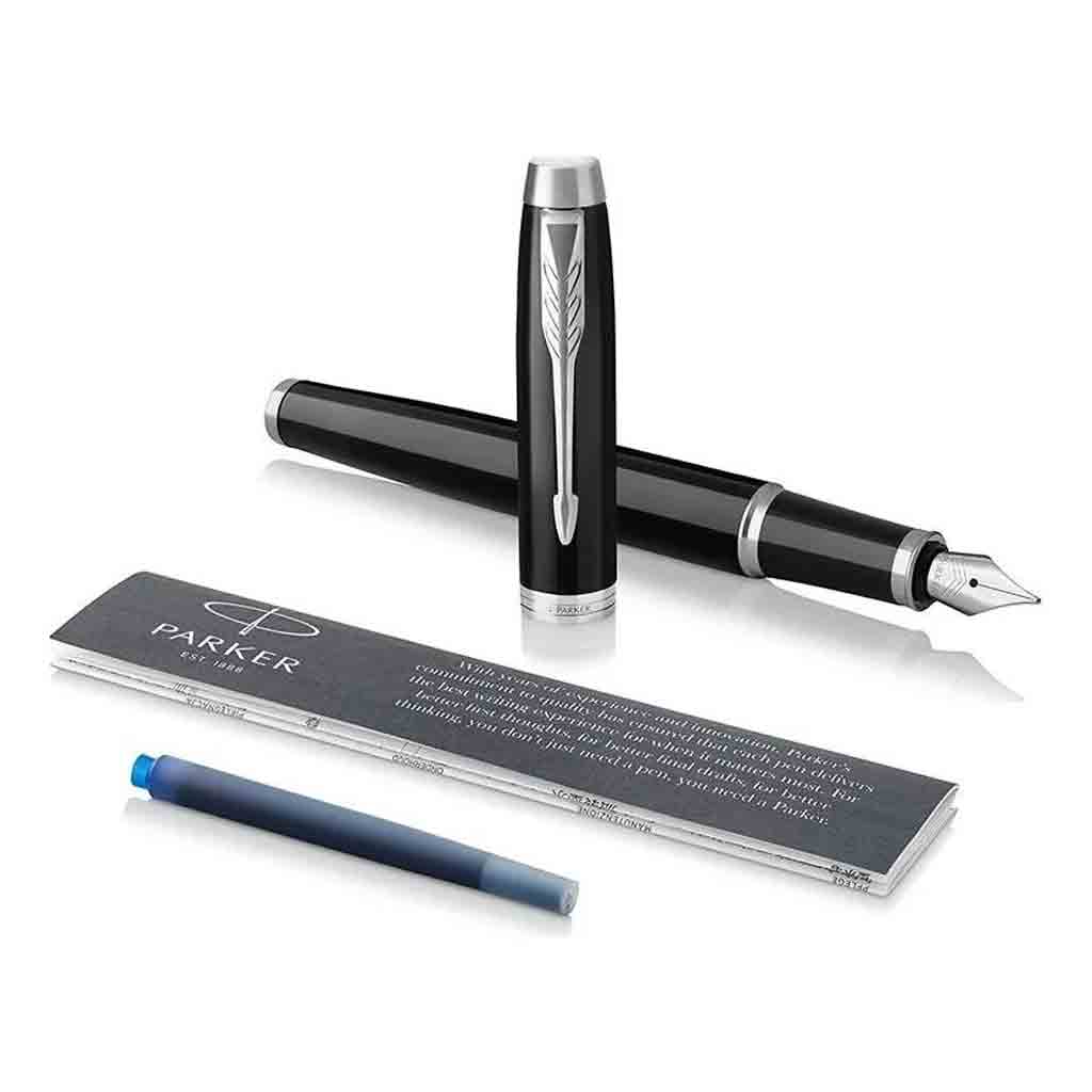 ✒️ Pluma Fuente Parker IM Negra Lacada – Tinta Azul
